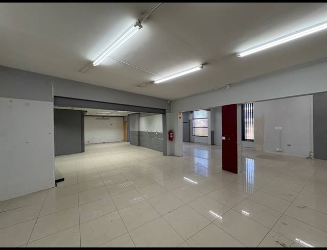 475M² SHOWROOM TO LET IN PAARDEN EILAND